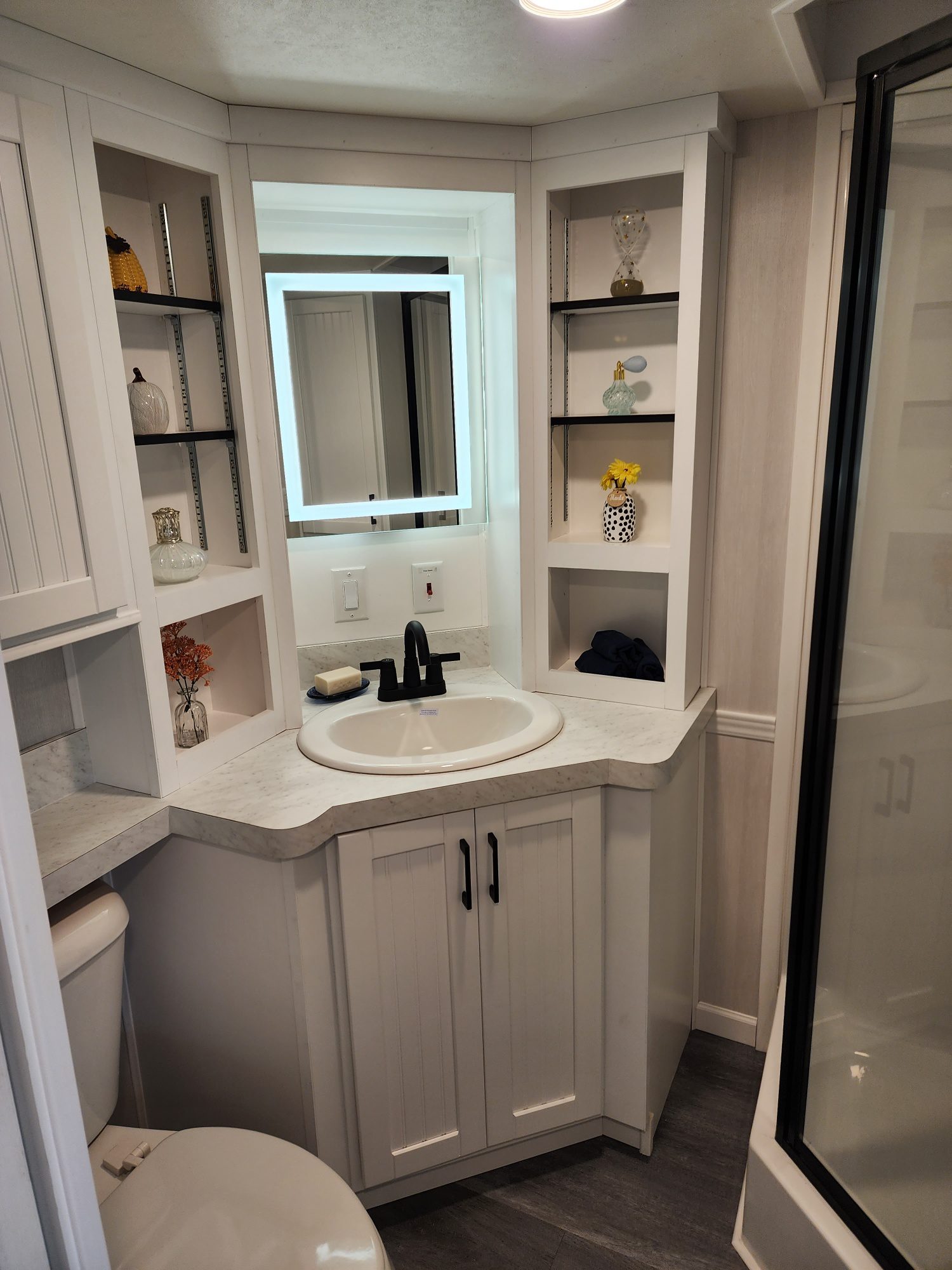 Park Model Homes Grand Teton Bathroom