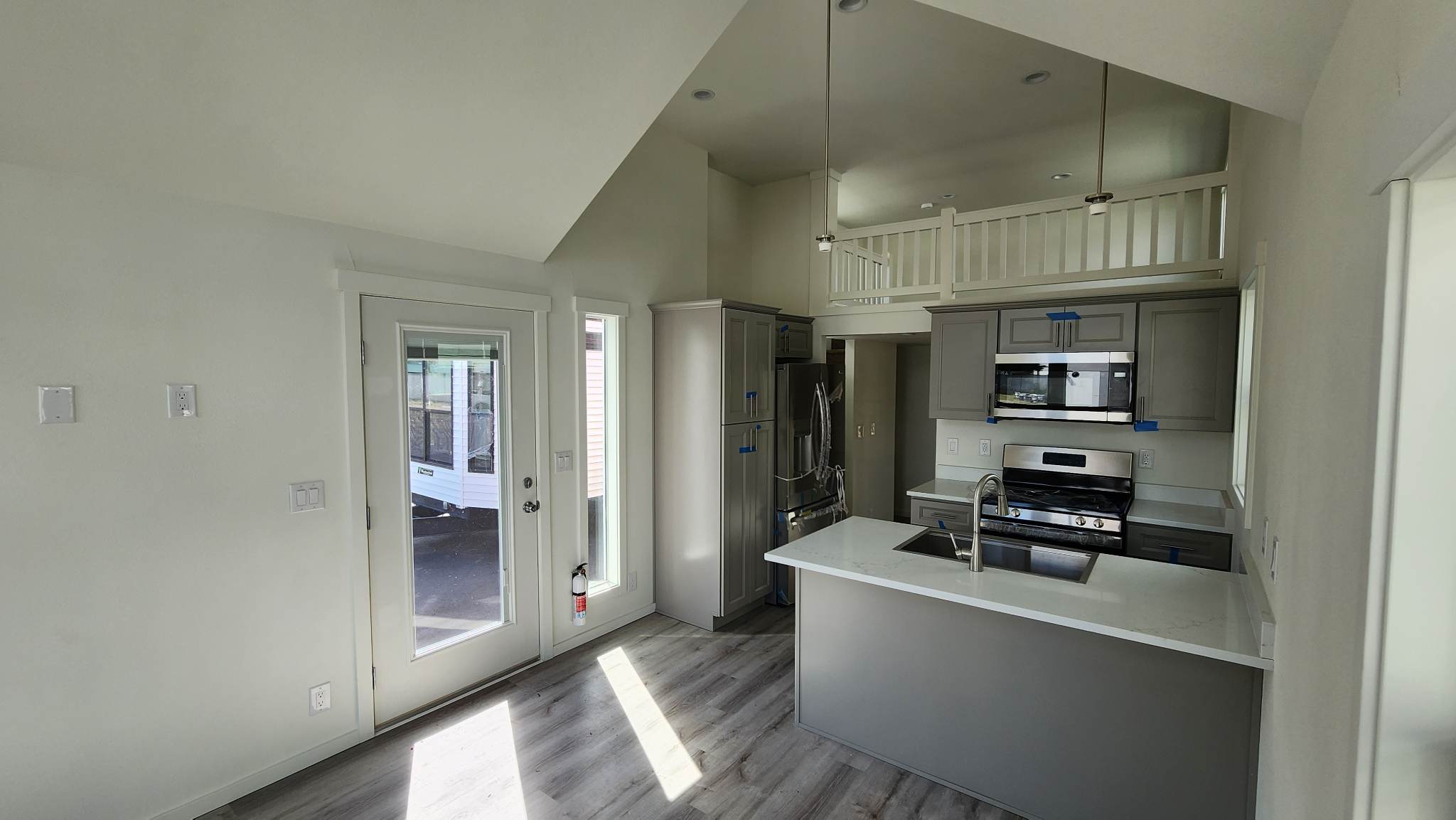 IHC HNDZ Porch model with loft (6)