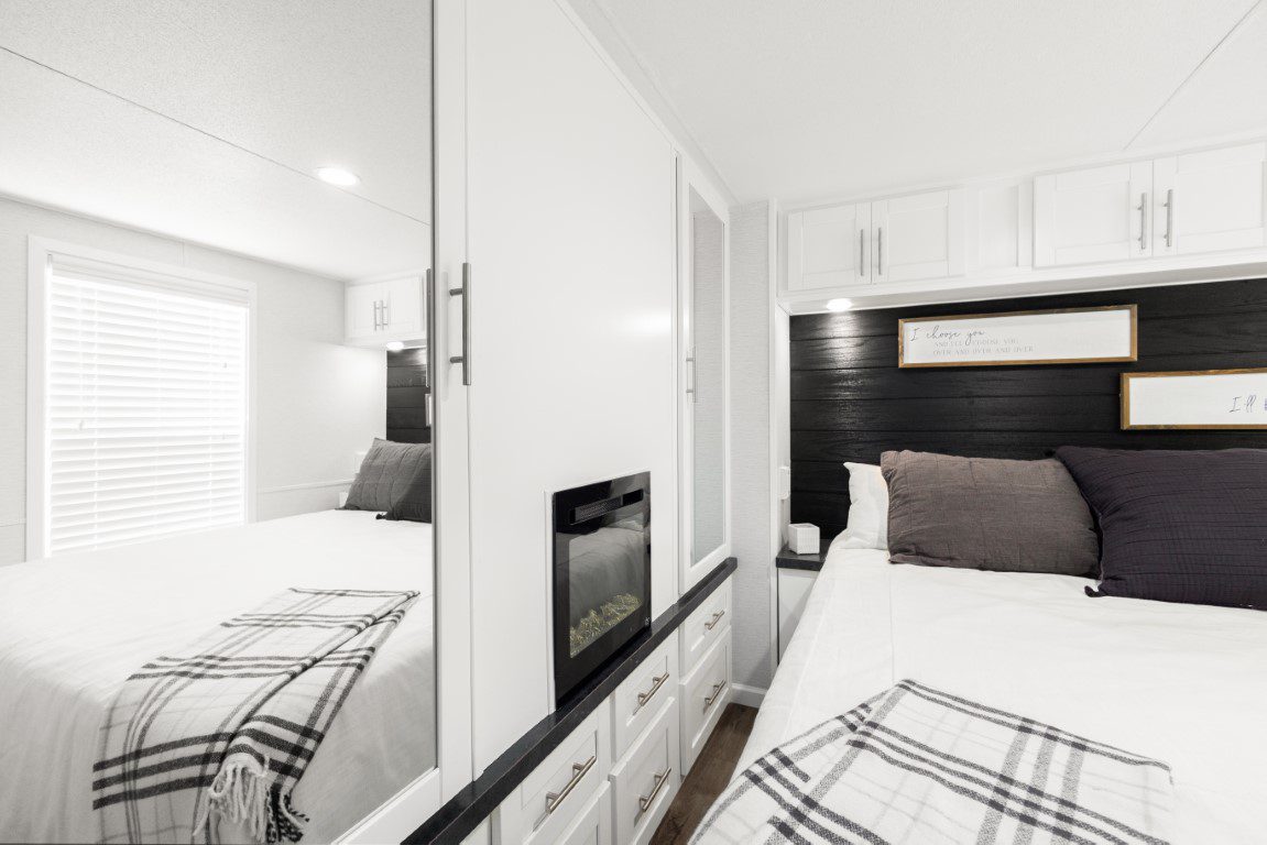 KROPF ISLAND 6243 FRONT LR WITH WASHER DRYER (10)