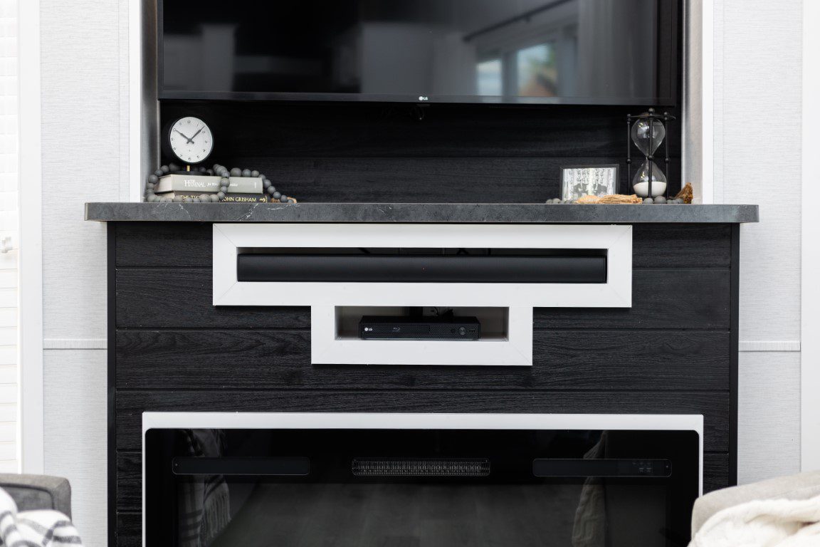 KROPF ISLAND 6243 FRONT LR WITH WASHER DRYER (14)