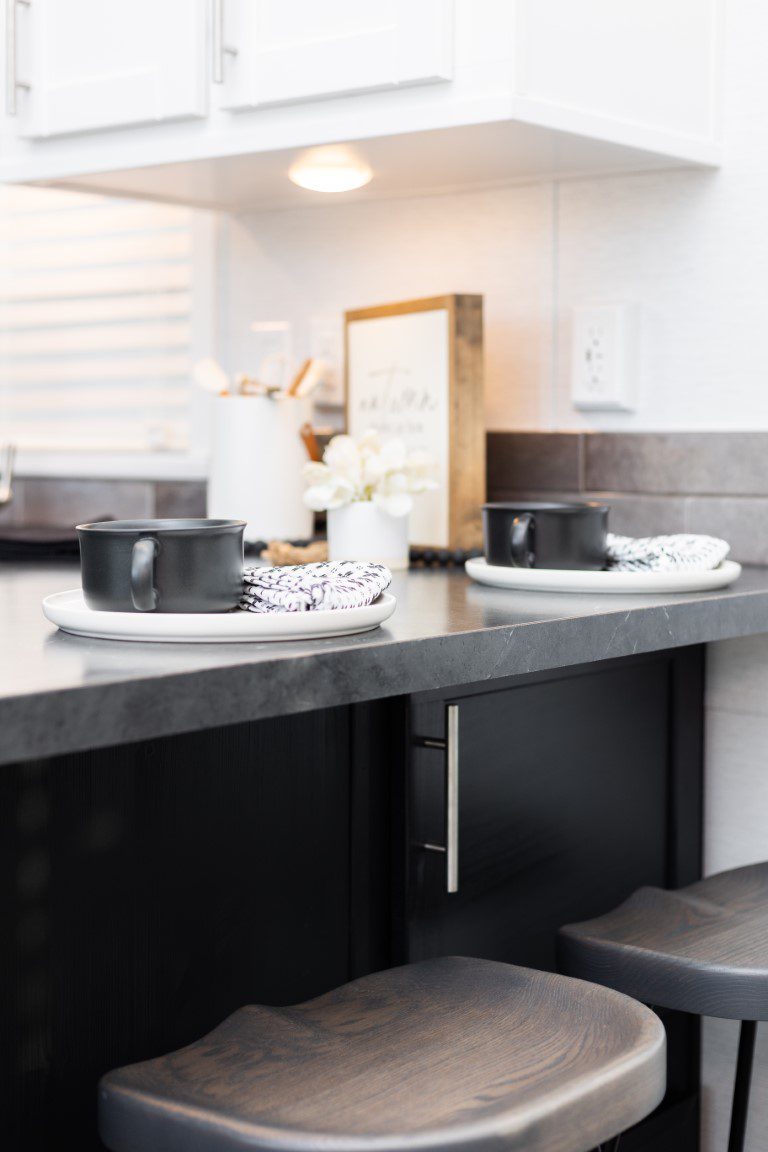 KROPF ISLAND 6243 FRONT LR WITH WASHER DRYER (16)