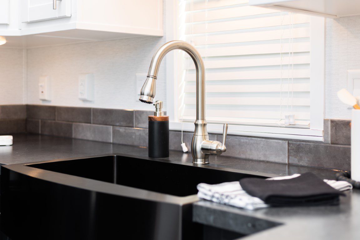 KROPF ISLAND 6243 FRONT LR WITH WASHER DRYER (18)