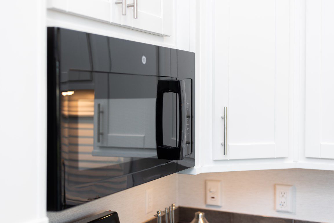 KROPF ISLAND 6243 FRONT LR WITH WASHER DRYER (20)