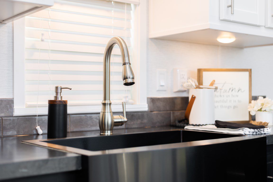 KROPF ISLAND 6243 FRONT LR WITH WASHER DRYER (21)