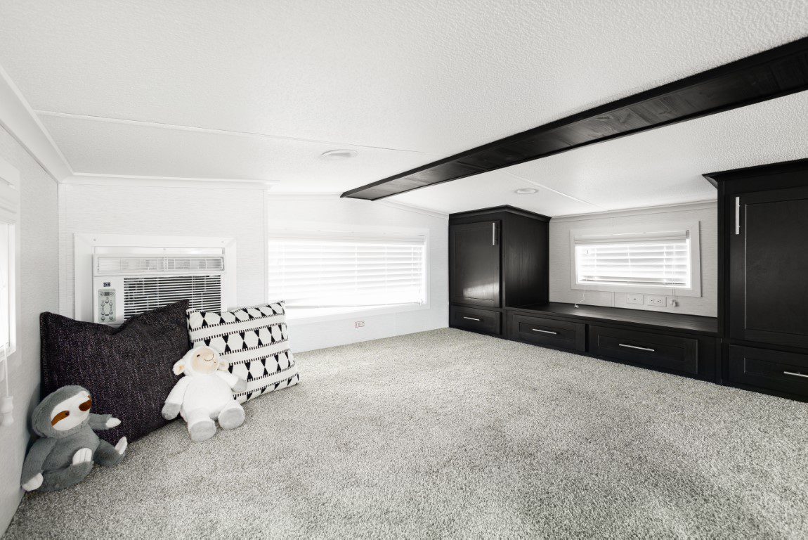 KROPF ISLAND 6243 FRONT LR WITH WASHER DRYER (31)