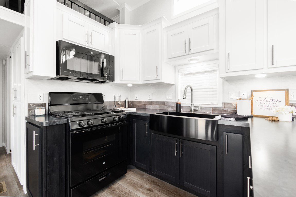 KROPF ISLAND 6243 FRONT LR WITH WASHER DRYER (7)