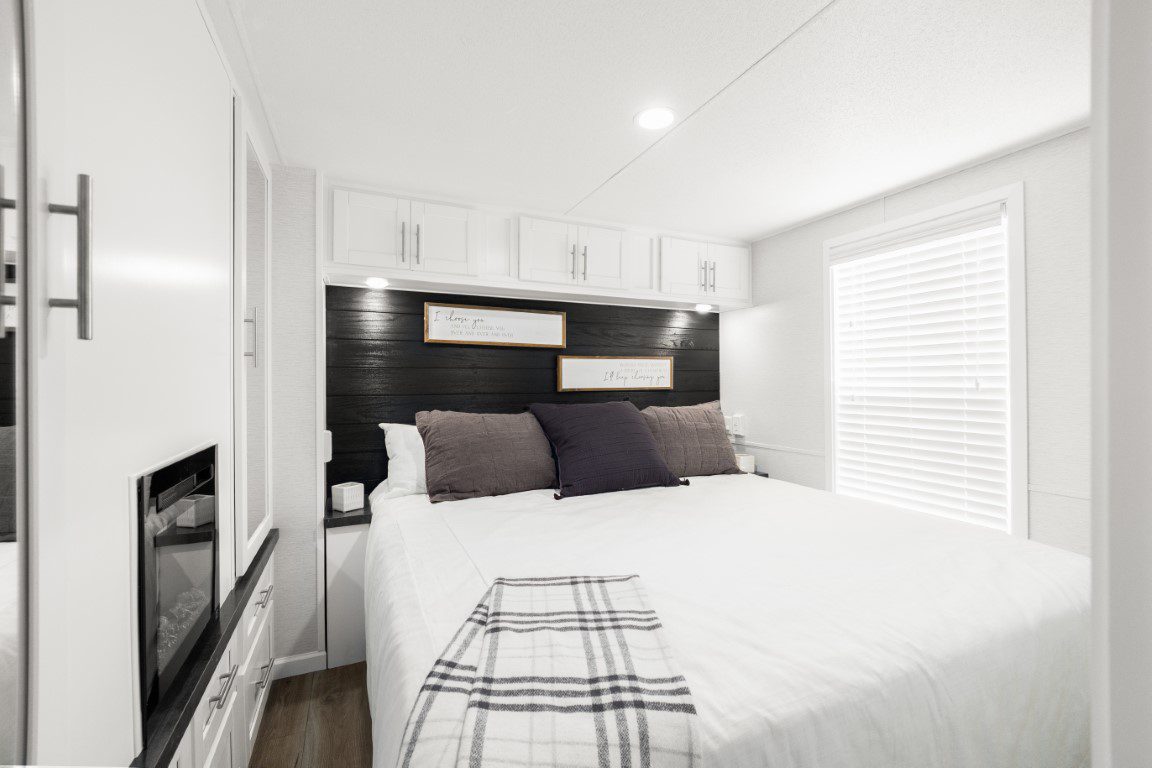 KROPF ISLAND 6243 FRONT LR WITH WASHER DRYER (9)