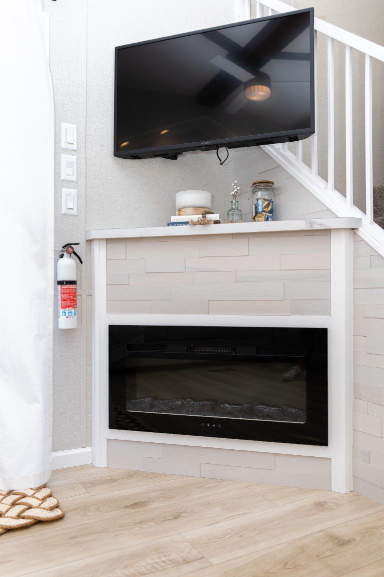 KROPF ISLAND CAFE SHOW HOME (30)