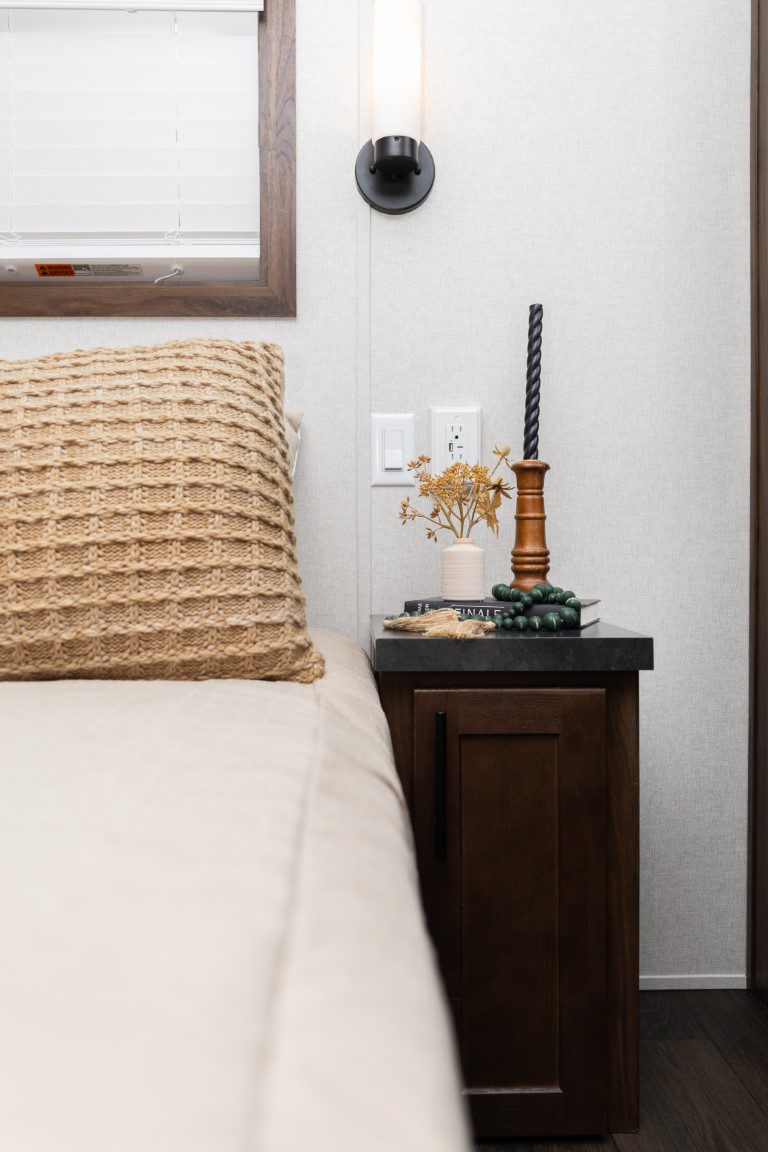 KROPF LAKESIDE FT-LR CORNER ENT (14)