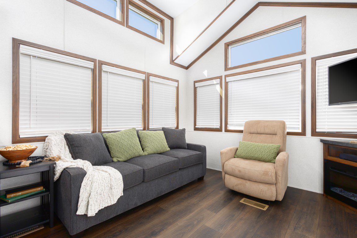 KROPF LAKESIDE FT-LR CORNER ENT (24)