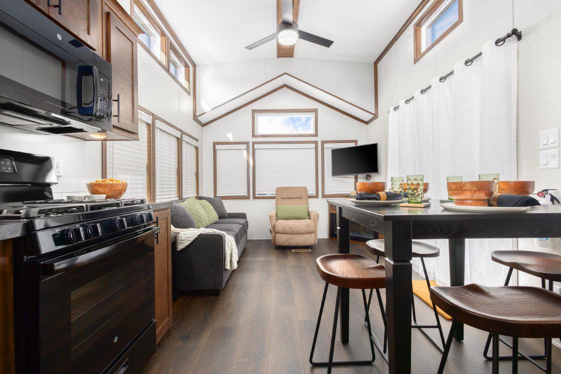 KROPF LAKESIDE FT-LR CORNER ENT (30)