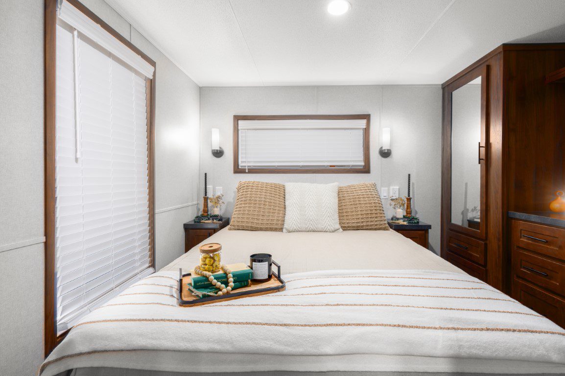 KROPF LAKESIDE FT-LR CORNER ENT (32)