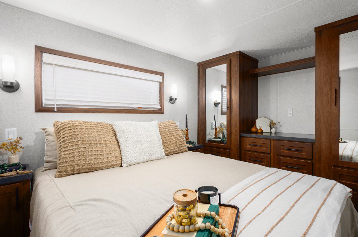 KROPF LAKESIDE FT-LR CORNER ENT (33)