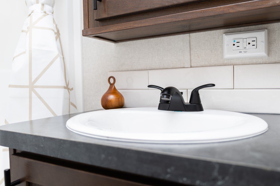 KROPF LAKESIDE FT-LR CORNER ENT (36)