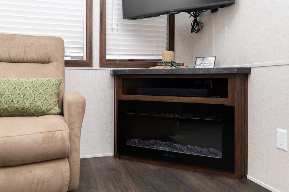 KROPF LAKESIDE FT-LR CORNER ENT (5)