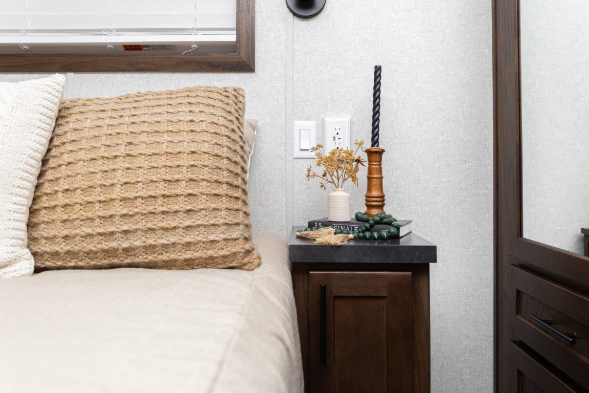 KROPF LAKESIDE FT-LR CORNER ENT (9)