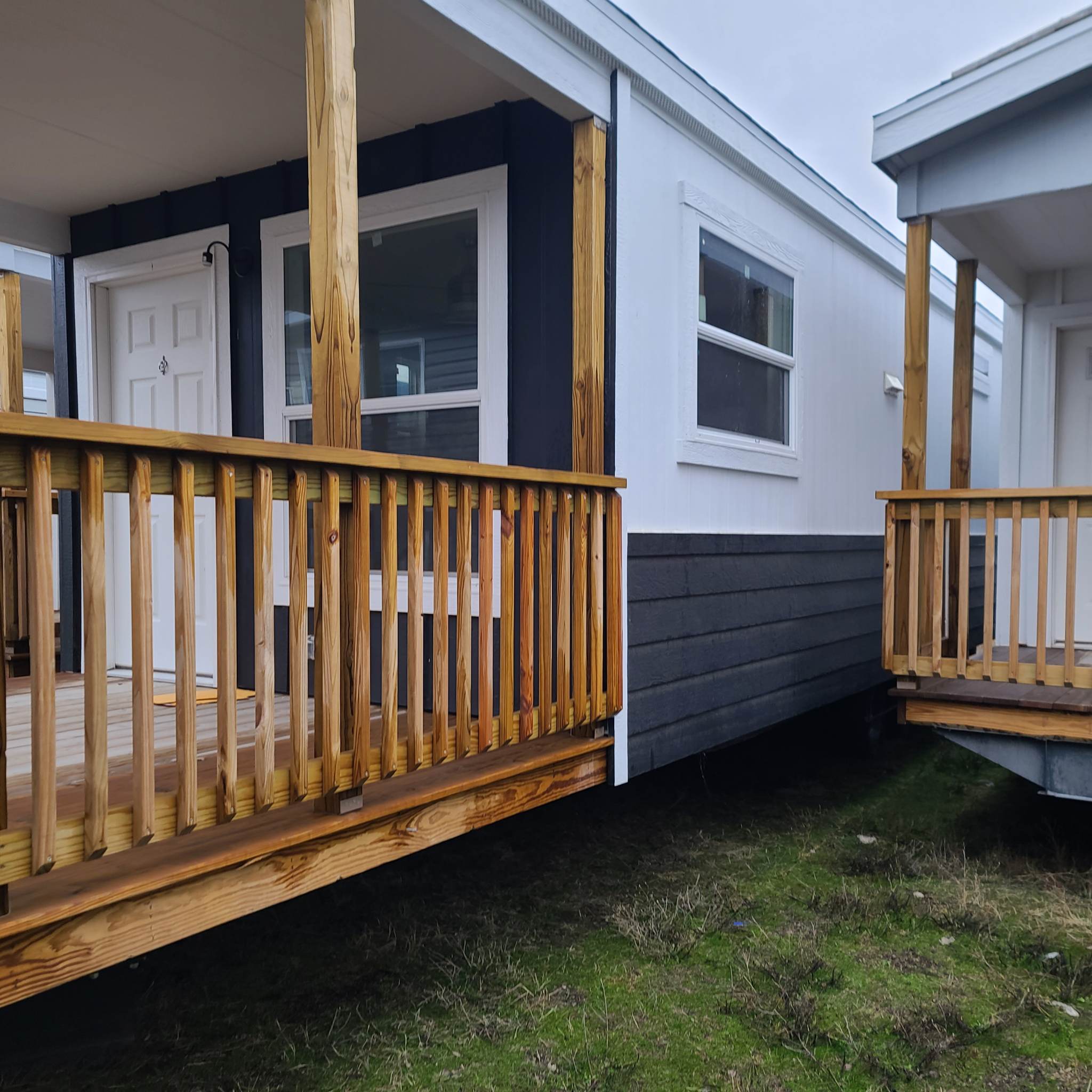 skyline white and black 4240 (5)